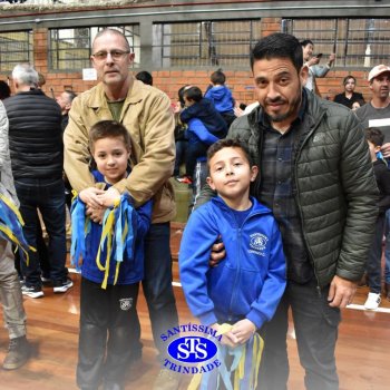 Crianças do 1º e 2º ano homenageiam os pais de forma especial e com muito amor 