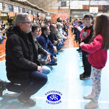 Crianças do 1º e 2º ano homenageiam os pais de forma especial e com muito amor 