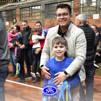 Crianças do 1º e 2º ano homenageiam os pais de forma especial e com muito amor 