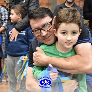 Crianças do 1º e 2º ano homenageiam os pais de forma especial e com muito amor 
