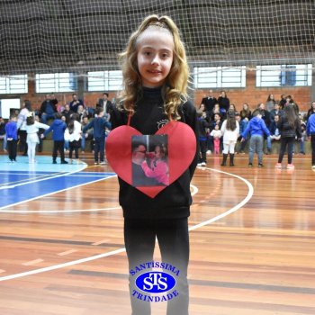 Crianças do 1º e 2º ano homenageiam os pais de forma especial e com muito amor 