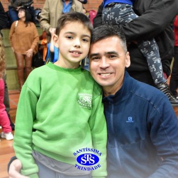 Crianças do 1º e 2º ano homenageiam os pais de forma especial e com muito amor 
