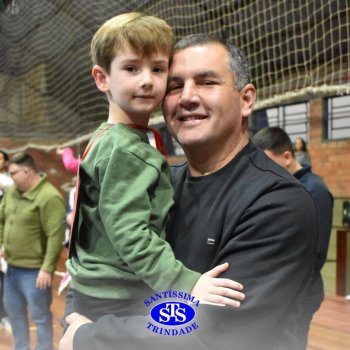 Crianças do 1º e 2º ano homenageiam os pais de forma especial e com muito amor 