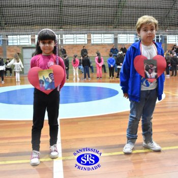 Crianças do 1º e 2º ano homenageiam os pais de forma especial e com muito amor 