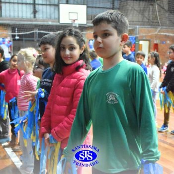 Crianças do 1º e 2º ano homenageiam os pais de forma especial e com muito amor 