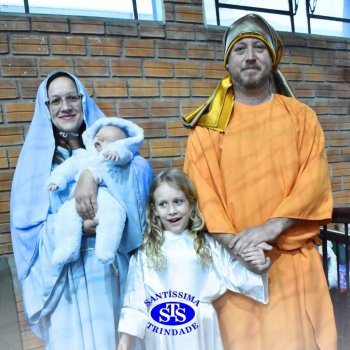 Crianças do 1º e 2º ano homenageiam os pais de forma especial e com muito amor 