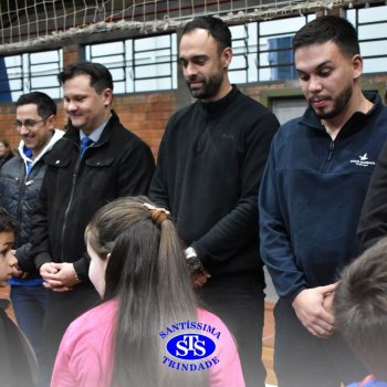 Crianças do 1º e 2º ano homenageiam os pais de forma especial e com muito amor 