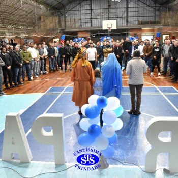 Crianças do 1º e 2º ano homenageiam os pais de forma especial e com muito amor 