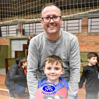 Crianças do 1º e 2º ano homenageiam os pais de forma especial e com muito amor 