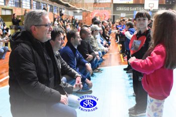 Crianças do 1º e 2º ano homenageiam os pais de forma especial e com muito amor 