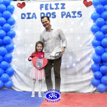Crianças do 1º e 2º ano homenageiam os pais de forma especial e com muito amor 