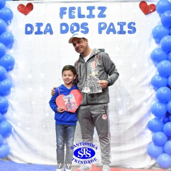 Crianças do 1º e 2º ano homenageiam os pais de forma especial e com muito amor 