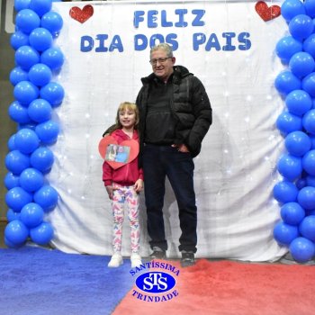 Crianças do 1º e 2º ano homenageiam os pais de forma especial e com muito amor 