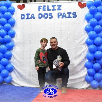 Crianças do 1º e 2º ano homenageiam os pais de forma especial e com muito amor 