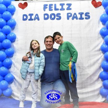 Crianças do 1º e 2º ano homenageiam os pais de forma especial e com muito amor 