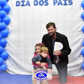 Crianças do 1º e 2º ano homenageiam os pais de forma especial e com muito amor 