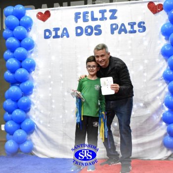 Crianças do 1º e 2º ano homenageiam os pais de forma especial e com muito amor 