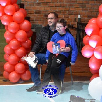 Crianças do 1º e 2º ano homenageiam os pais de forma especial e com muito amor 