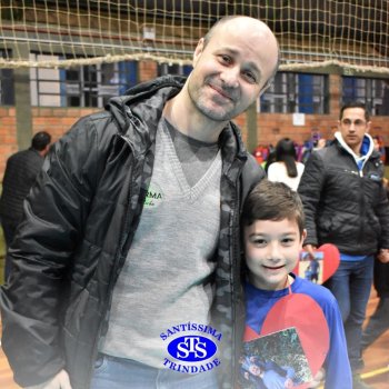 Crianças do 1º e 2º ano homenageiam os pais de forma especial e com muito amor 