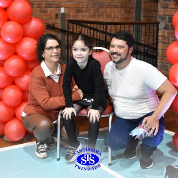 Crianças do 1º e 2º ano homenageiam os pais de forma especial e com muito amor 