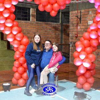 Crianças do 1º e 2º ano homenageiam os pais de forma especial e com muito amor 