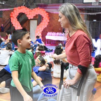 Crianças do 1º e 2º ano expressam todo o seu amor nas homenagens às mães