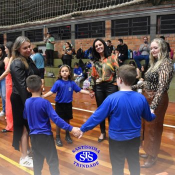 Crianças do 1º e 2º ano expressam todo o seu amor nas homenagens às mães