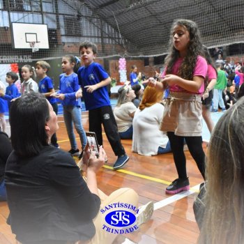 Crianças do 1º e 2º ano expressam todo o seu amor nas homenagens às mães