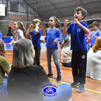 Crianças do 1º e 2º ano expressam todo o seu amor nas homenagens às mães