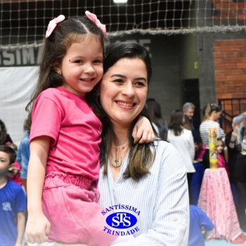 Crianças do 1º e 2º ano expressam todo o seu amor nas homenagens às mães