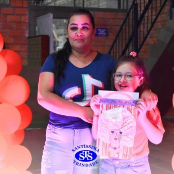 Crianças do 1º e 2º ano expressam todo o seu amor nas homenagens às mães
