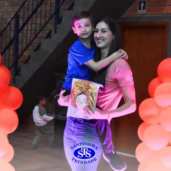 Crianças do 1º e 2º ano expressam todo o seu amor nas homenagens às mães