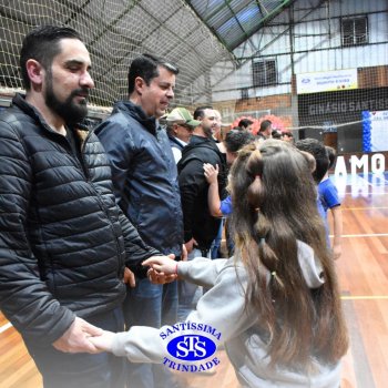 3º e 4º ano vivem momentos especiais ao lado dos pais durante homenagens no Colégio