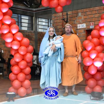 3º e 4º ano vivem momentos especiais ao lado dos pais durante homenagens no Colégio