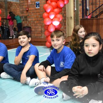 3º e 4º ano vivem momentos especiais ao lado dos pais durante homenagens no Colégio