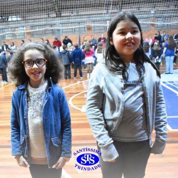 3º e 4º ano vivem momentos especiais ao lado dos pais durante homenagens no Colégio