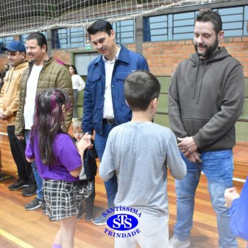 3º e 4º ano vivem momentos especiais ao lado dos pais durante homenagens no Colégio