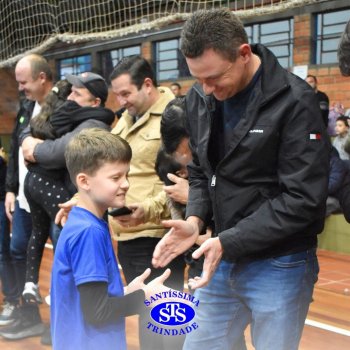 3º e 4º ano vivem momentos especiais ao lado dos pais durante homenagens no Colégio