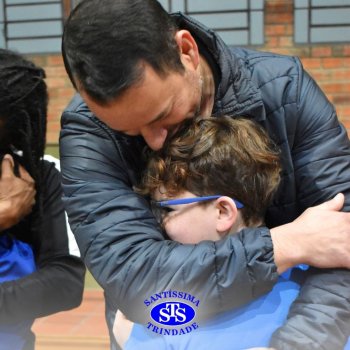 3º e 4º ano vivem momentos especiais ao lado dos pais durante homenagens no Colégio