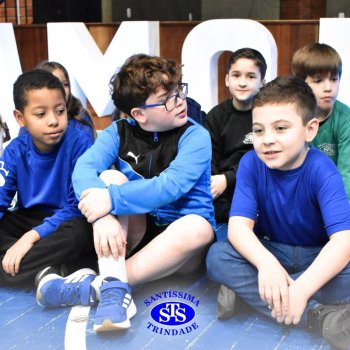 3º e 4º ano vivem momentos especiais ao lado dos pais durante homenagens no Colégio