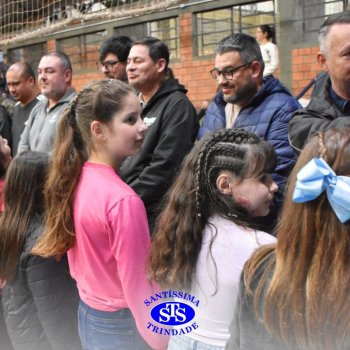 3º e 4º ano vivem momentos especiais ao lado dos pais durante homenagens no Colégio