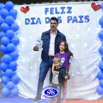 3º e 4º ano vivem momentos especiais ao lado dos pais durante homenagens no Colégio