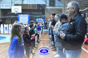 3º e 4º ano vivem momentos especiais ao lado dos pais durante homenagens no Colégio