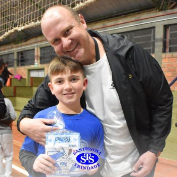 3º e 4º ano vivem momentos especiais ao lado dos pais durante homenagens no Colégio