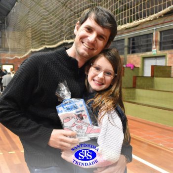 3º e 4º ano vivem momentos especiais ao lado dos pais durante homenagens no Colégio
