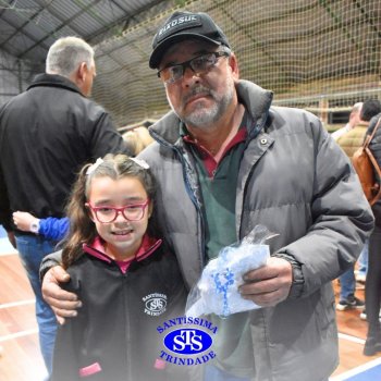 3º e 4º ano vivem momentos especiais ao lado dos pais durante homenagens no Colégio