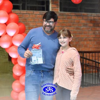 3º e 4º ano vivem momentos especiais ao lado dos pais durante homenagens no Colégio