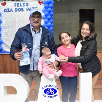3º e 4º ano vivem momentos especiais ao lado dos pais durante homenagens no Colégio