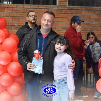 3º e 4º ano vivem momentos especiais ao lado dos pais durante homenagens no Colégio