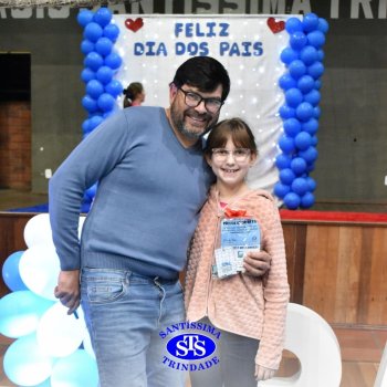 3º e 4º ano vivem momentos especiais ao lado dos pais durante homenagens no Colégio